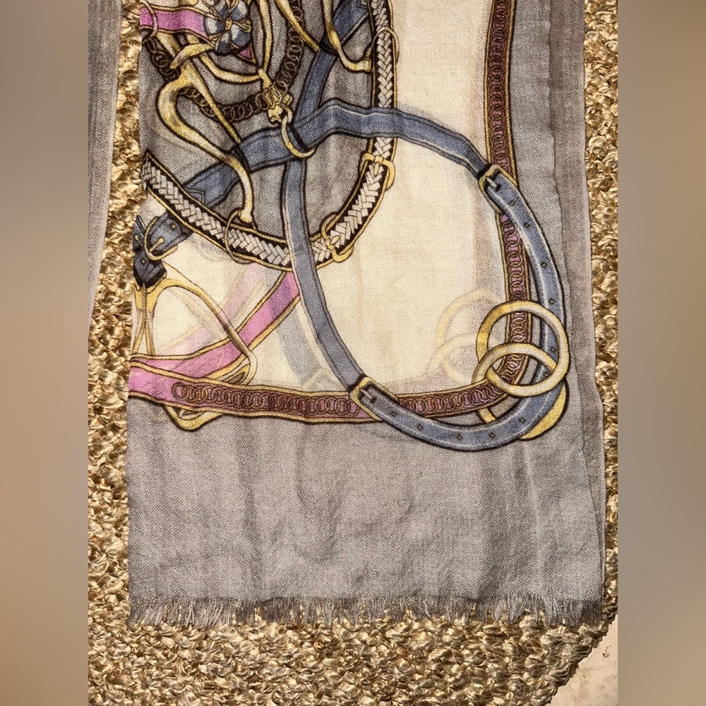 Captiva Cavallo Cashmere Scarf with chain print very light weight - Picture 6 of 8